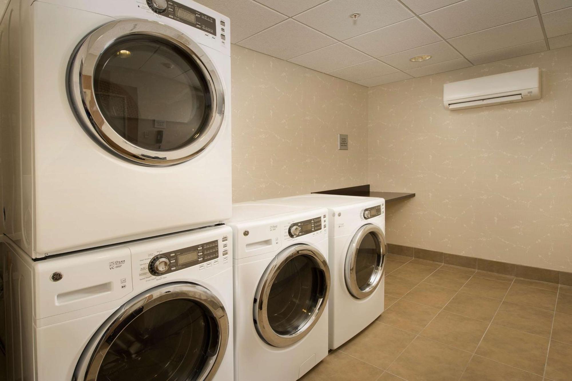 Hampton Inn & Suites Baltimore/Woodlawn Extérieur photo